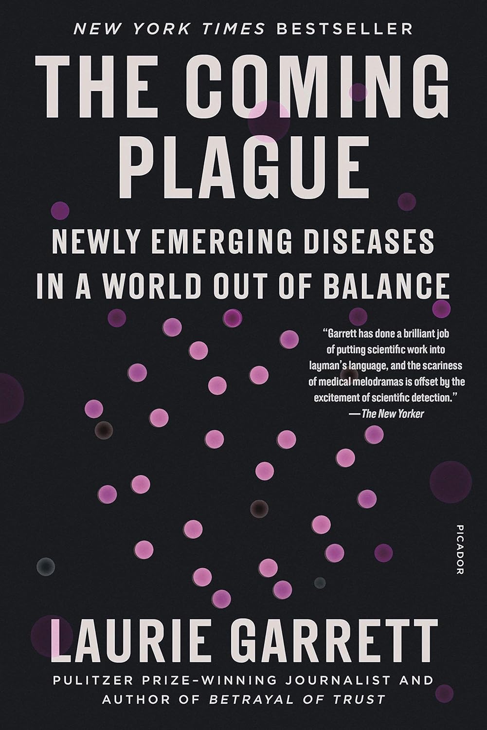 Portada del libro "The Coming Plague" de Laurie Garrett, una obra técnica recomendada por la Academia de Biotecnología para profundizar en la historia de la vigilancia epidemiológica global y los sistemas de salud.